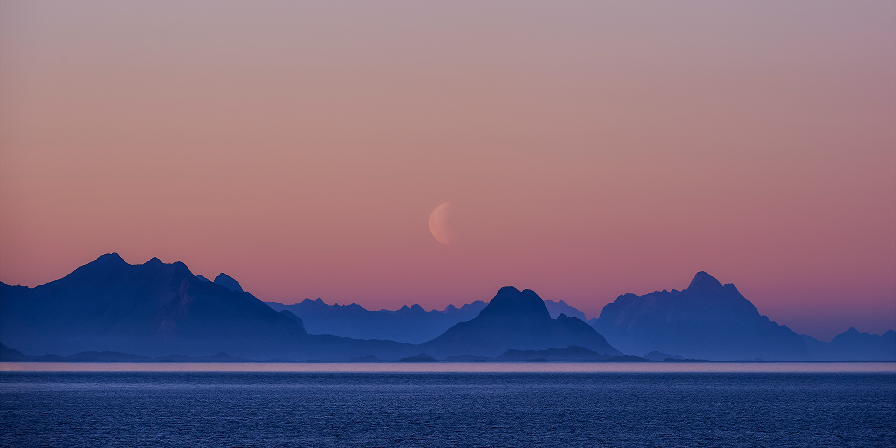MIDNIGHT-IN-LOFTOTEN-I